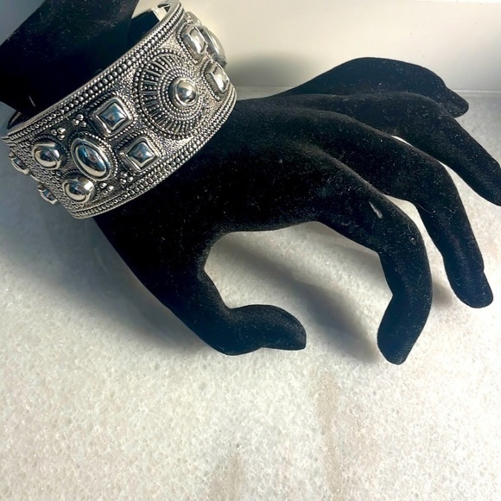 True bracelet silver tone cuff Celtic Wonder Woman fashion jewelry